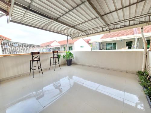 Balcony/terrace, Yana House Phnom Penh in Steung Mean Chey