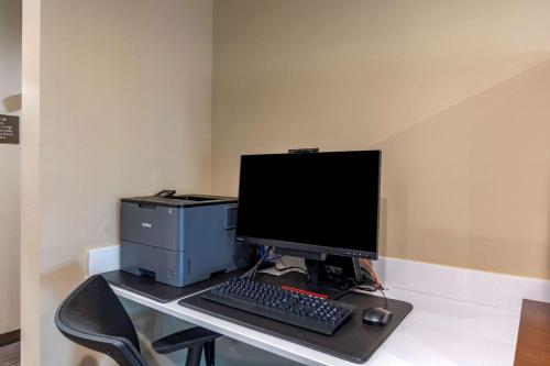 Comfort Inn & Suites Comfort Inn & Suites