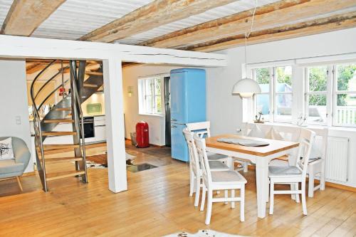 Two-Bedroom House image 3