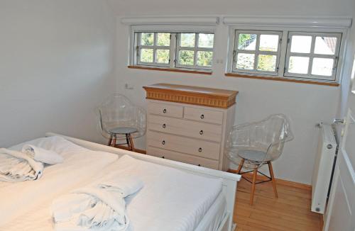NEU angeboten Mönchguter Ferienhaus u Reetdach mit Kamin - image 4