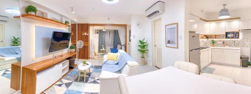 Large 1-Bedroom Condo 60sqm Makati Rockwell CBD Poblacion, Manila (photo 8)