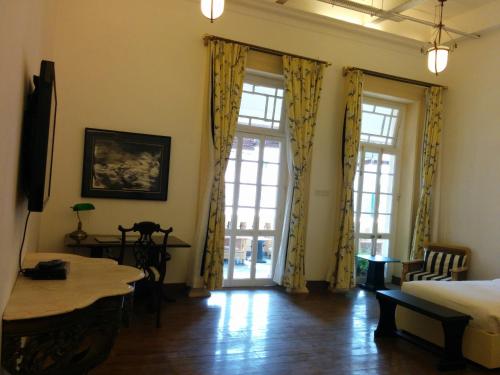 The Harrington Residency – Calcutta, LA