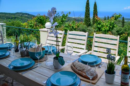 Villa Kitrini- stunning views, a home away from home, near Kassiopi