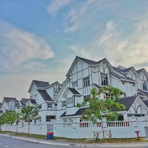 3 Storey Swimming Pool&Projector House Setia Alam Shah Alam