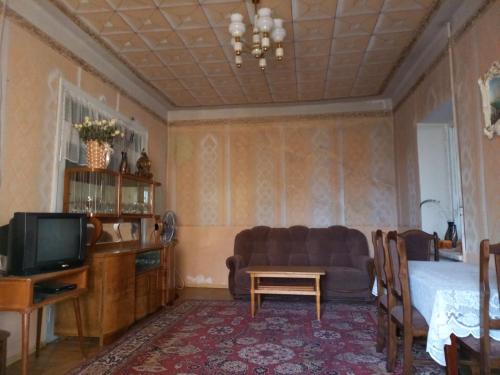 SELINA GUEST HOUSE in Bjurakana