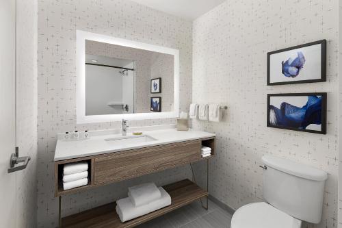 400284922 Crowne Plaza Atlanta Perimeter at Ravinia by IHG