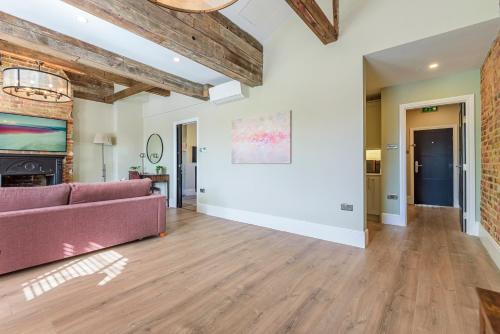 Oak & Poppy Apartments - main image