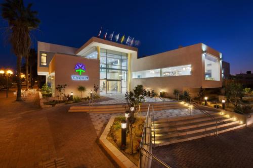 . Desert Iris Hotel