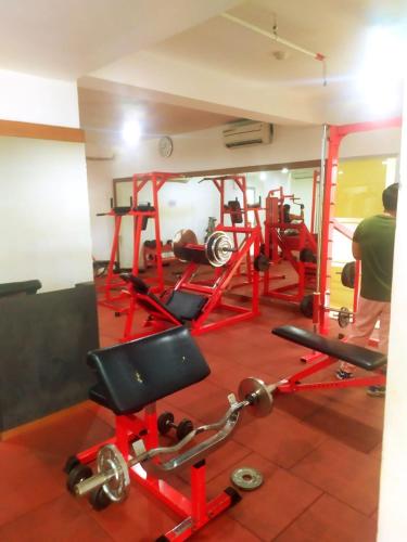 Tiny studio with pool, jogging track, gym and Mall