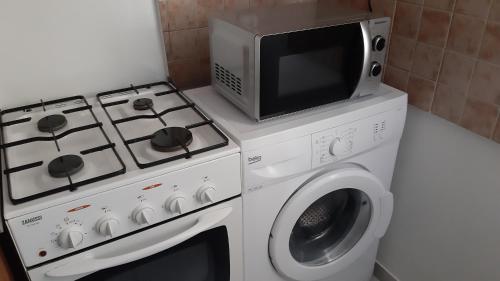 Veronica Fejer Apartment - image 7