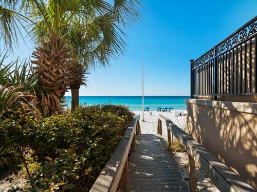 Ocean Mist Cottage by Newman-Dailey near Beach Walk at Henderson Park Inn