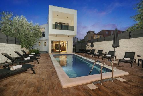 Villa Nola with Heated Swimming Pool - Accommodation - Vodice
