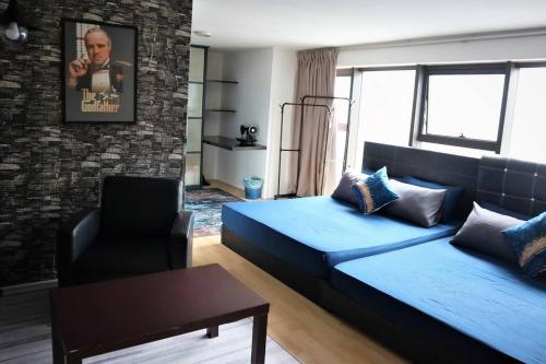 Hollywood Loft 6-7pax,5mins to Kidzania, IKEA, 1U