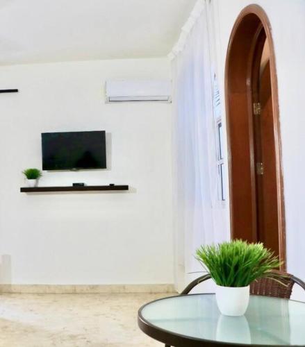 10 avenue, 1 min walking to the 5 av & beach suite H1