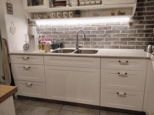 Kitchen, דירה מהממת ברעננה לשומרי שבת וכשרות in Raanana