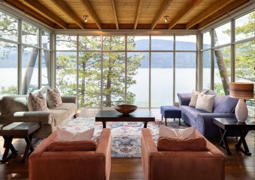 A környék, The Outback Lakeside Vacation Homes in Lake Country
