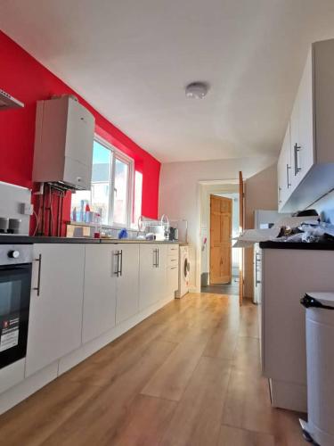 The Vacationers - Pvt Rooms with Shared Bath in ซันเดอร์แลนด์