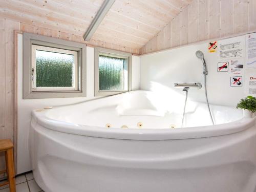 Three-Bedroom Holiday home in Rønde 1 - image 10