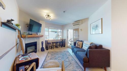 1BR plus Den Village Condo with Mountain Views and Hot Tub by Harmony Whistler in Whistler, Canada