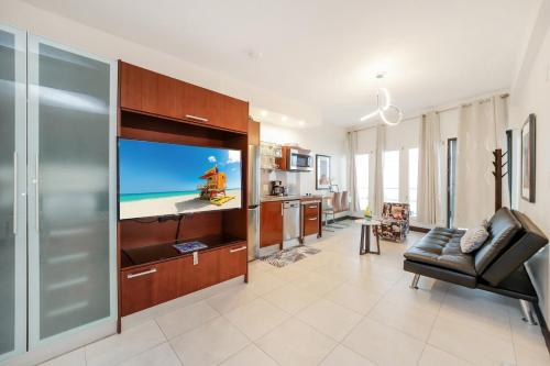 Strand Ocean Drive Suites - image 14