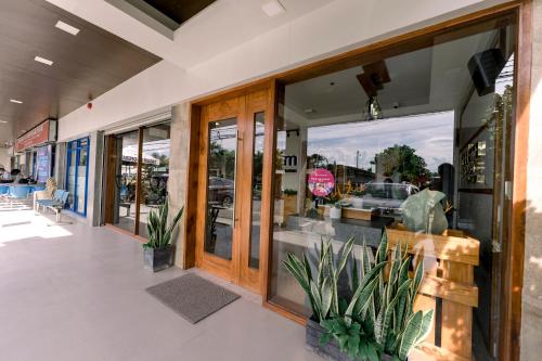 Madonna Hometel and Suites New Pandan - 숙소 외관