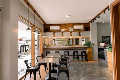 Madonna Hometel and Suites New Pandan - 레스토랑