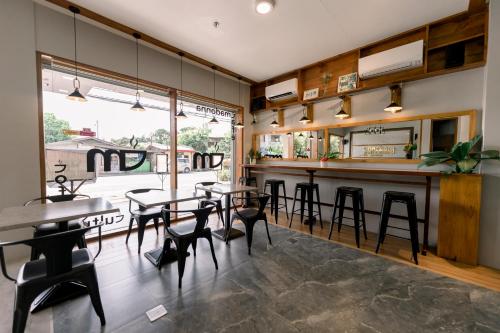 Madonna Hometel and Suites New Pandan - 레스토랑