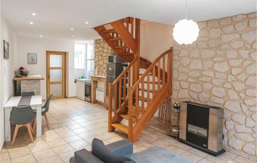 Stunning home in Gravelines with WiFi and 2 Bedrooms