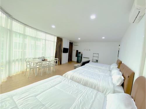 CN Homestay B2 Floor 2 at Nagoya Hill Mall