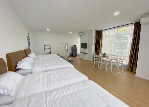 CN Homestay B3 Floor 2 at Nagoya Hill Mall