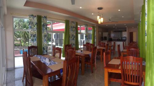 ELNORA DEL MAR TRAVELLERS INN