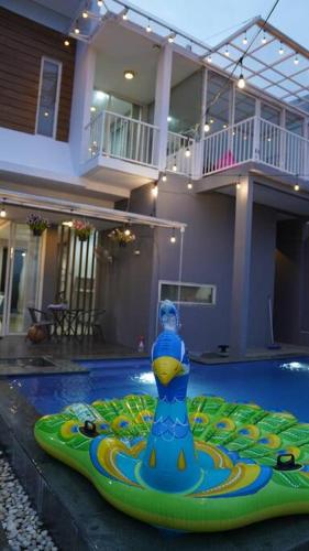 Vila Rema a beautiful 4 bedroom villa in dago with private pool near Dago Indah Golf