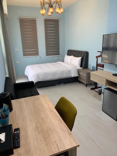 Double Room with Terrace image 2
