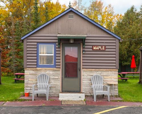 . Hilltop Lodge and Cabins