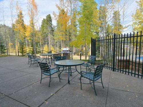 Luxury 2 Bedroom Mountain Vacation Rental In Breckenridge With Access To A Hot Tub And Heated Garage Parking in Breckenridge, USA