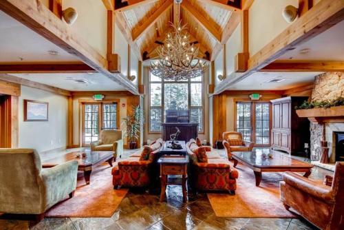 Breckenridge Mountain Thunder Lodge 2 Bedroom Luxury Condo Ski-In Access - image 2