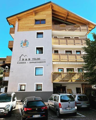 Tilde, Tesero