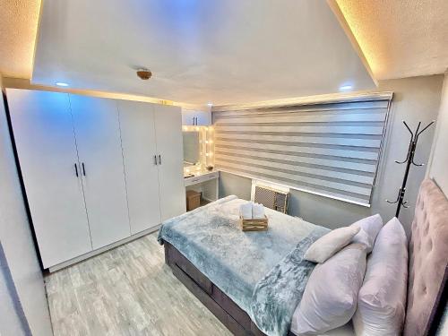 IV’s Condo w/ Netflix, Wifi & Karaoke, Cainta