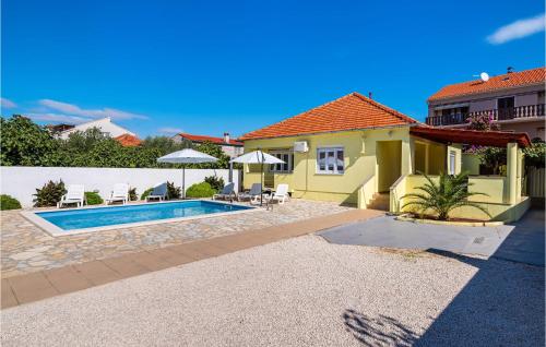 Cozy Home In Sukosan With Outdoor Swimming Pool - Location saisonnière - Sukošan