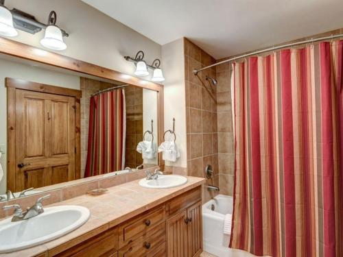 Breckenridge Mountain Thunder Lodge 3 Bedroom Luxury Condo. Ski-In Access. - image 2
