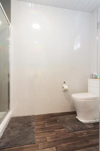 Small Twin Room image 6
