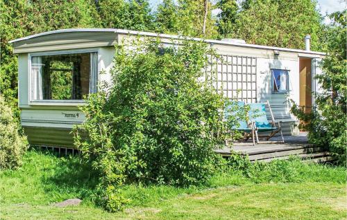 Awesome Caravan In Darlowo With 2 Bedrooms - Hotel - Darłowo