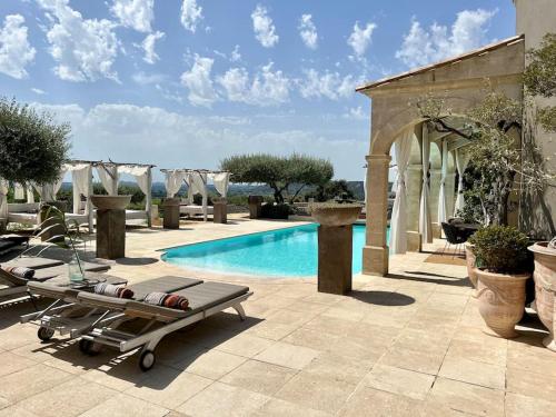 Luxury Villa in front of the famous Pont-du-Gard.