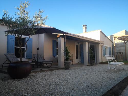 Gîte paisible aux pieds des Alpilles, parking privé - Location saisonnière - Saint-Rémy-de-Provence