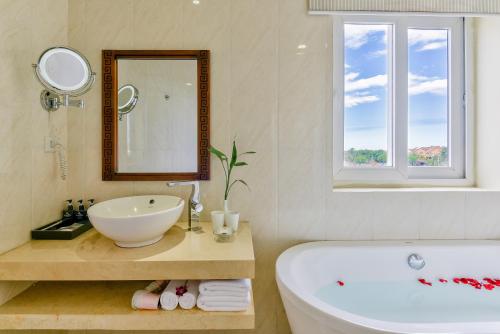 River Suites Hoi An Hotel