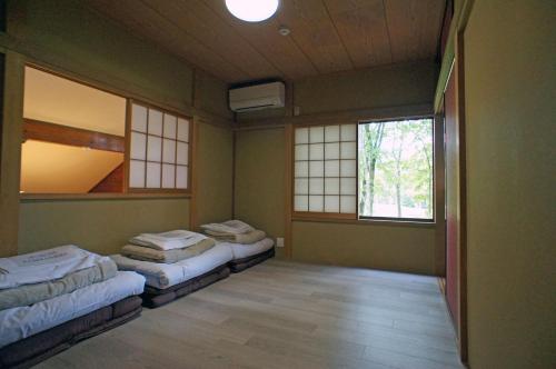 HARUNA WING Private cottage in the forest overlooking the golf course, Kuni