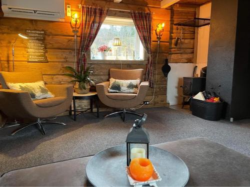 Rauvassgården, romslig, 5 sov, kjøkken, WiFi (Rauvassgarden, romslig, 5 sov, kjøkken, WiFi) in โม อี รานา