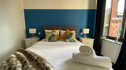 1 queen bed, 1 sofa bed