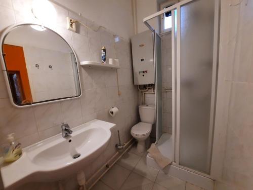 Łazienka, Glória apartman (Gloria apartman) in Gyula