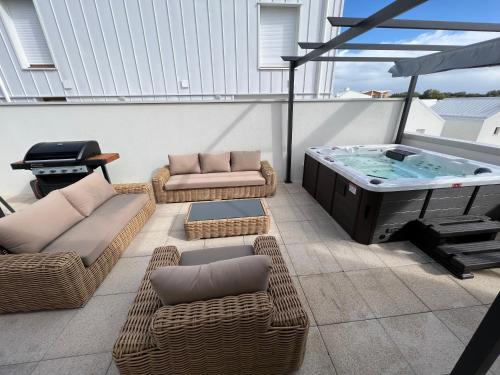 Disney/Paris -Jacuzzi -3 Bedroom - Location saisonnière - Bussy-Saint-Georges